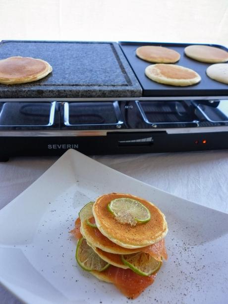 BLINIS CON SALMONE AFFUMICATO E LIME