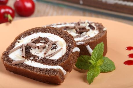 Rotolo al cacao e cioccolato bianco