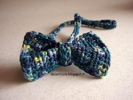 Braccialeto con fiocchetto all'uncinetto