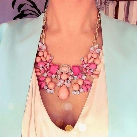 how-to-wear-statement-necklace