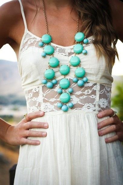 how-to-wear-statement-necklace