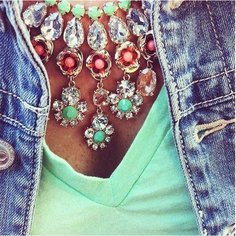 how-to-wear-statement-necklace