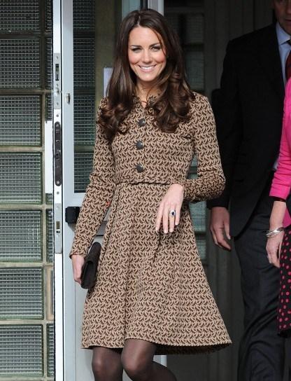 kate-middleton-con-un-coat-dress-orla-kiely