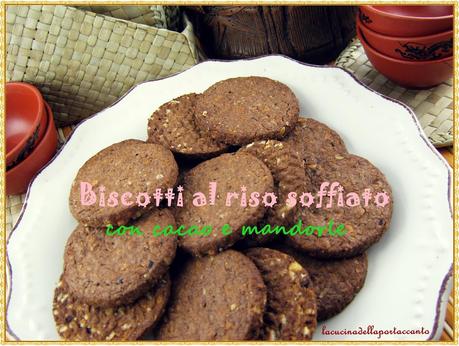 Biscotti integrali al riso soffiato con cacao e mandorle