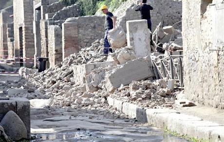 Crollo a Pompei