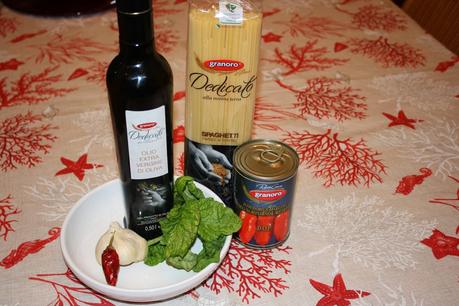 Spaghetti al pomodoro e basilico per festeggiare la giornata internazionale della cucina italiana 2014.