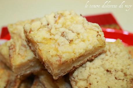 Ābolu plātsmaize ar drumstalām  - dalla Lettonia la crostata di mele con crumble