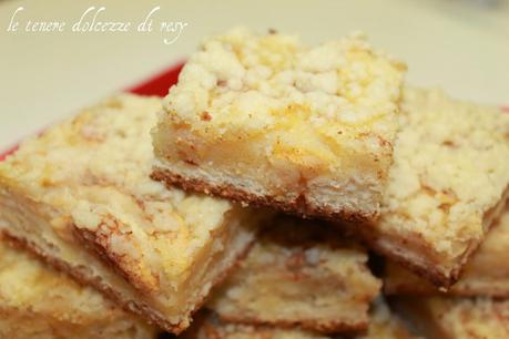 Ābolu plātsmaize ar drumstalām  - dalla Lettonia la crostata di mele con crumble