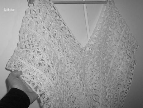 stola hairpin lace in bianco e nero...