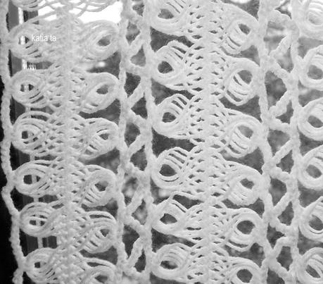 stola hairpin lace in bianco e nero...