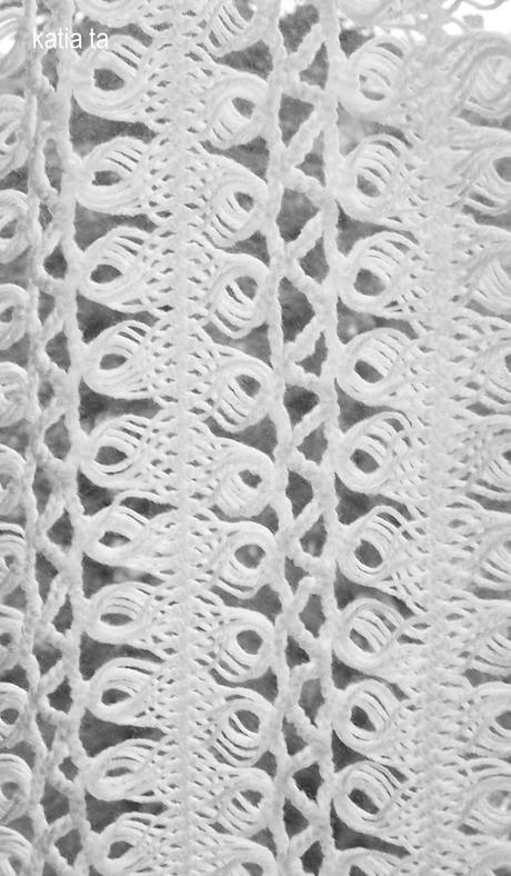 stola hairpin lace in bianco e nero...