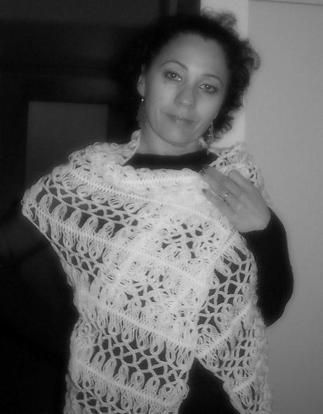 stola hairpin lace in bianco e nero...