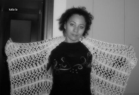 stola hairpin lace in bianco e nero...