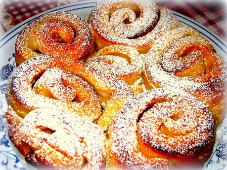 TORTA DI ROSE CON BURRO E ZUCCHERO