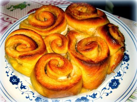 TORTA DI ROSE CON BURRO E ZUCCHERO