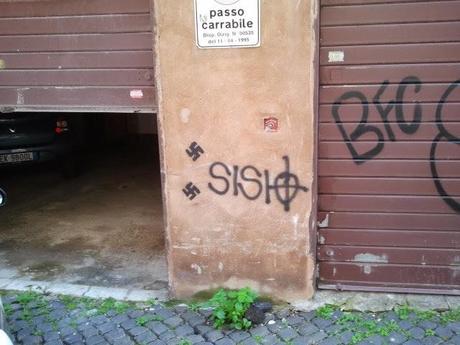 Via dei Querceti è una stupenda stradina dietro al Colosseo, tuttavia è ridotta come potete vedere qui