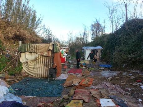 Nel Parco delle Valli un altro villaggio abusivo. Foto incredibili di favelas, slum, baraccopoli e bidonville nel cuore della città di Roma, a 200 metri dallo shopping di Viale Libia