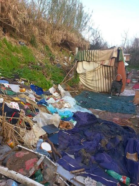 Nel Parco delle Valli un altro villaggio abusivo. Foto incredibili di favelas, slum, baraccopoli e bidonville nel cuore della città di Roma, a 200 metri dallo shopping di Viale Libia