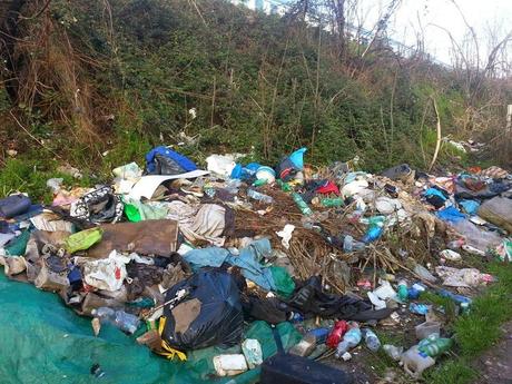 Nel Parco delle Valli un altro villaggio abusivo. Foto incredibili di favelas, slum, baraccopoli e bidonville nel cuore della città di Roma, a 200 metri dallo shopping di Viale Libia