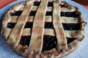 crostata-cremanocciole-confetturaciliegia