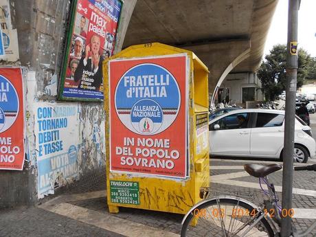 La città continua ad essere massacrata dalle affissioni abusive e pirata di Fratelli d'Italia. Qualcuno faccia chiudere questo partito per vilipendio all'inno nazionale santiddio