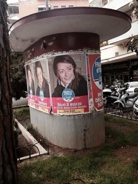 La città continua ad essere massacrata dalle affissioni abusive e pirata di Fratelli d'Italia. Qualcuno faccia chiudere questo partito per vilipendio all'inno nazionale santiddio