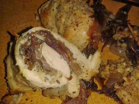 Involtini di pollo con radicchio e nocciole