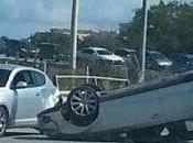 Siracusa: incidente spettacolare Targia, auto cappotta tampona altre vetture