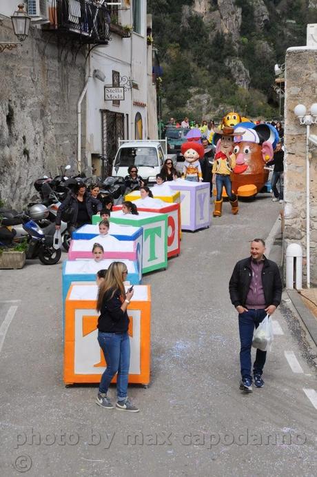 POSITANO : Sfilata dei carri di Carnelale