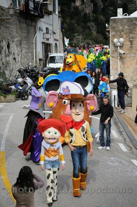 POSITANO : Sfilata dei carri di Carnelale