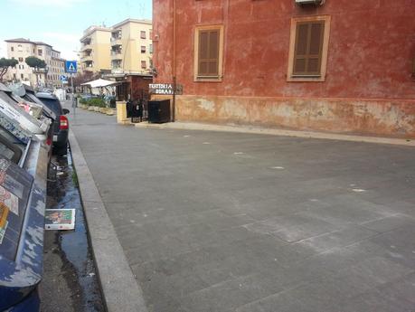 Sei mesi con le fogne di un palazzo che riversano direttamente in strada. Siamo alla Garbatella, non in uno slum di Lagos