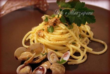 SPAGHETTI VONGOLE E LUPINI CON BOTTARGA DI TONNO