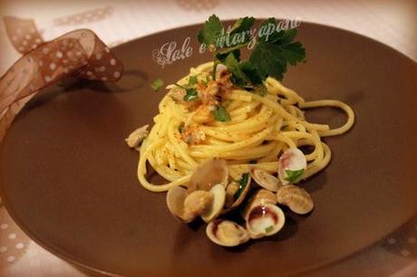 SPAGHETTI VONGOLE E LUPINI CON BOTTARGA DI TONNO