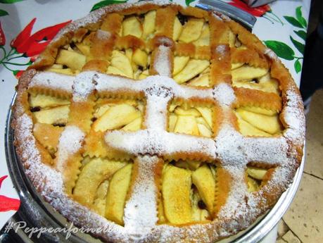 Crostata con crema e mele.