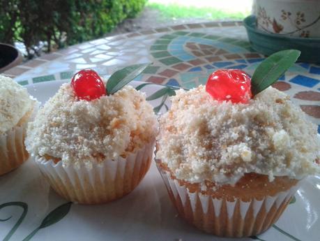 Muffin allo yogurt con crema al cocco.