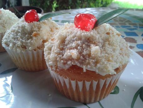 Muffin allo yogurt con crema al cocco.