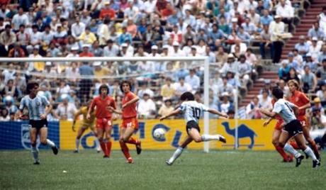 Semifinale di México 1986. Maradona-Belgio 2-0.