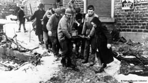 I Monuments Men aiutati dai cittadini, metto al sicuro la preziosa Madonna di La Gleize, in Belgio