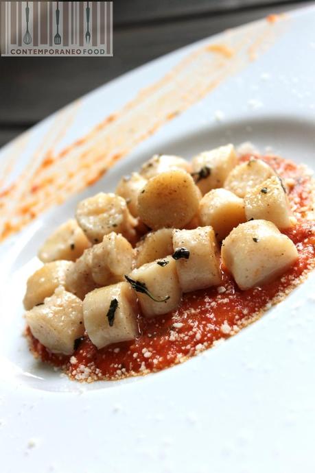 gnocchi ricotta pecora sugo pomodoro contemporaneo food Gnocchi di ricotta di pecora con sugo di pomodorini al forno al profumo di limone