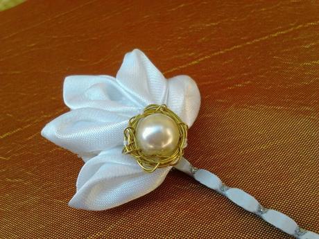 Mollettina per capelli con fiore Kanzashi fatto a mano