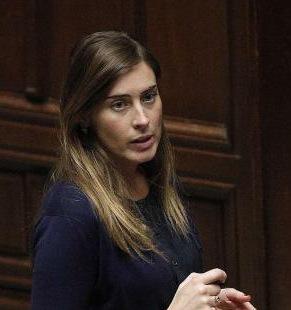 Maria Elena Boschi dimagrita e preoccupata sull’orlo della depressione.