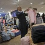 Barack Obama fa shopping da Gap. Difficile scegliere per Michelle