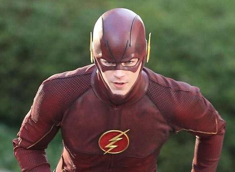 Grant Gustin è Flash nelle prime immagini in costume dal set di The Flash