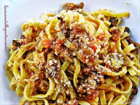 Tagliolini caserecci con ragù alla salsiccia e castagne