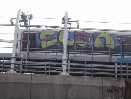 Non ci sono sicurezze sull'apertura della Linea C della metro. L'unica sicurezza è che la nuovissima infrastruttura è già tutta devastata di graffiti