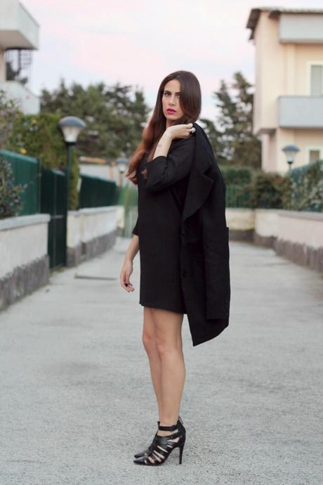 lovehandmade fashion blog_barbara valentina grimaldi_cappotto nero amy gee_soft black coat_total black ootd_black dress shop formula_sandali neri zara_zara black sandals