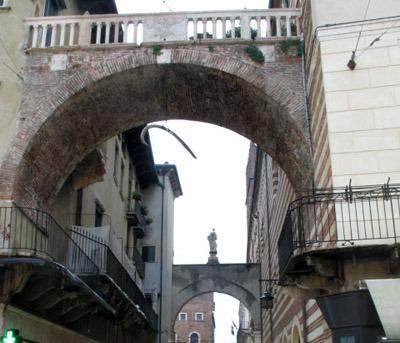 arco della costa_verona_viaggiandovaldi