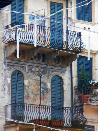 piazza delle erbe_verona_viaggiandovaldi