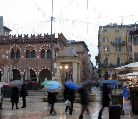 Tribuna_piazzadelleerbe_verona_viaggiandovaldi