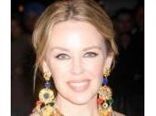 Kylie Minogue contro Miley Cyrus: “Sexy nuda, buffonata”